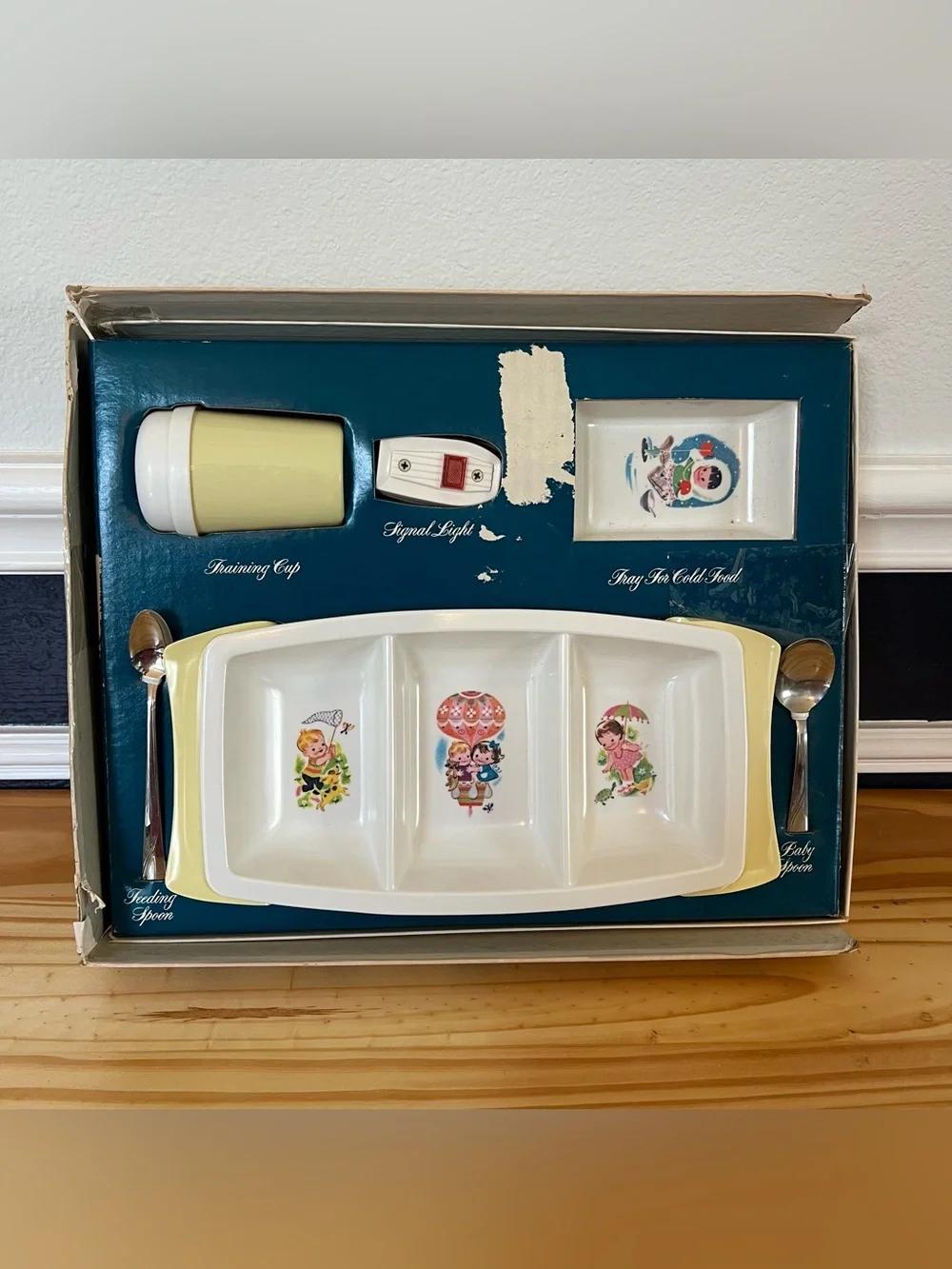 Vintage G.E. Heat N Serve Baby Dish Feeding and Training Set